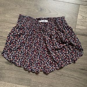 hollister floral flowy shorts